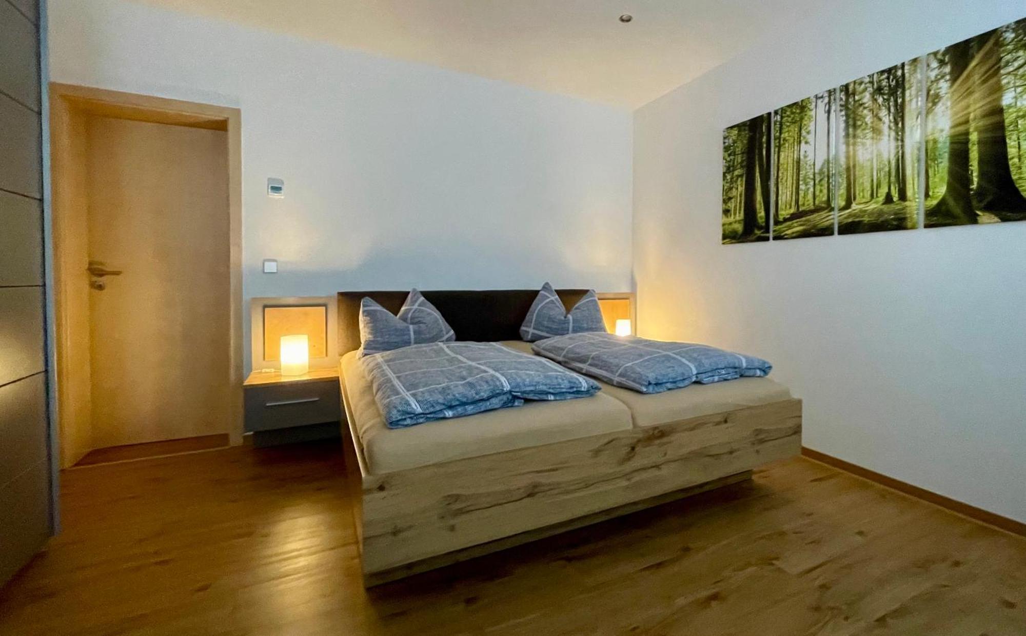 Stadtoase: Spacious Apartments with Balcony for Contractors Frankenberg Exterior photo