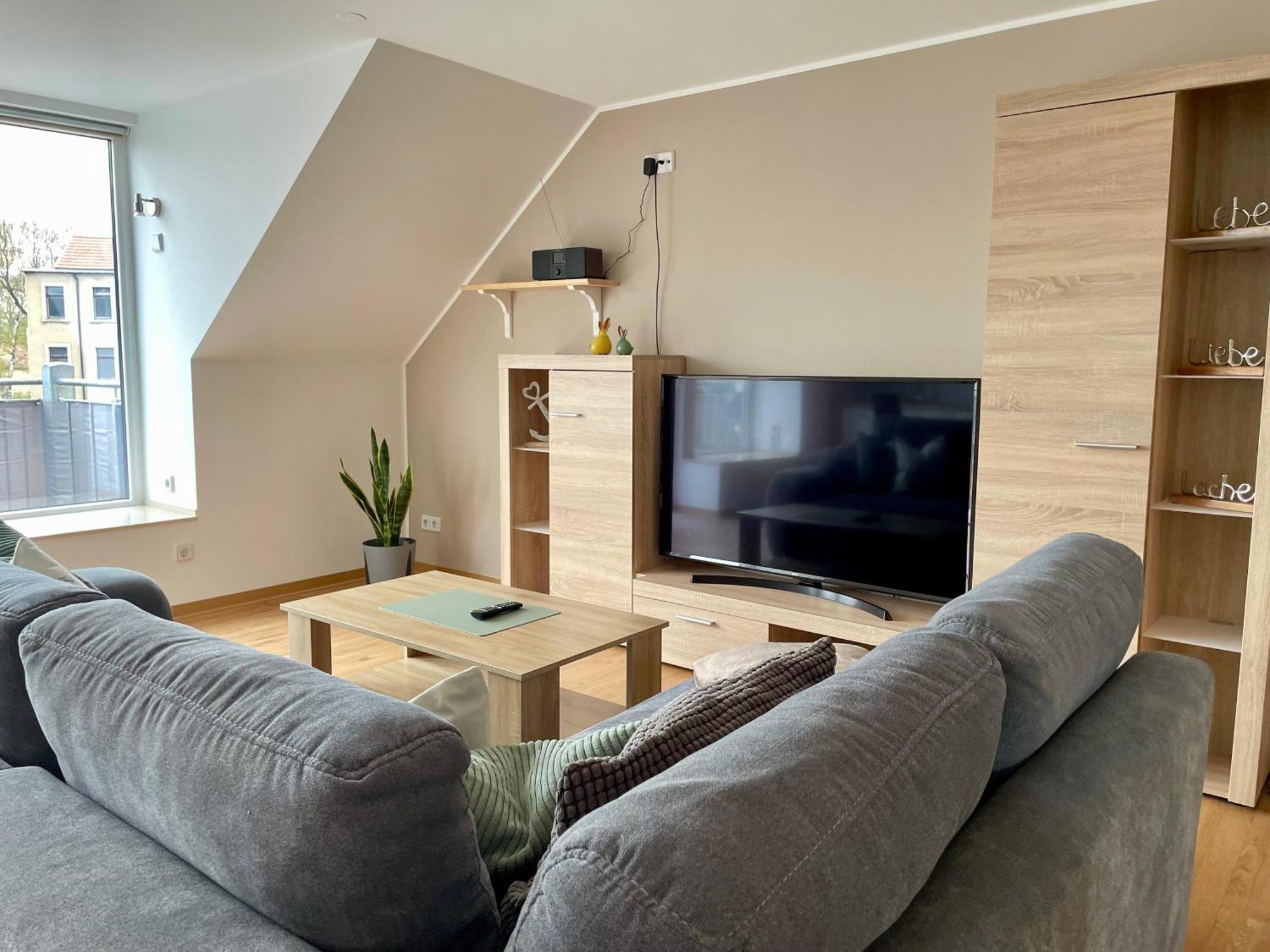 Stadtoase: Spacious Apartments with Balcony for Contractors Frankenberg Exterior photo